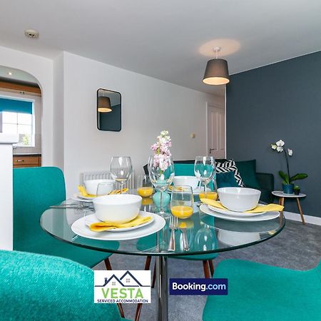 Three Bedroom Apartment By Vesta Serviced Accommodation & Short Lets Hatfield With Free Parking ภายนอก รูปภาพ