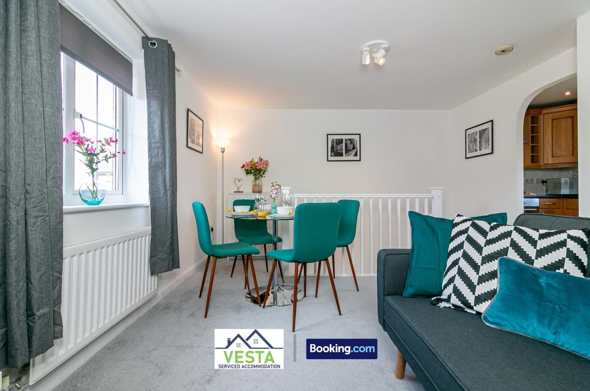 Three Bedroom Apartment By Vesta Serviced Accommodation & Short Lets Hatfield With Free Parking ภายนอก รูปภาพ