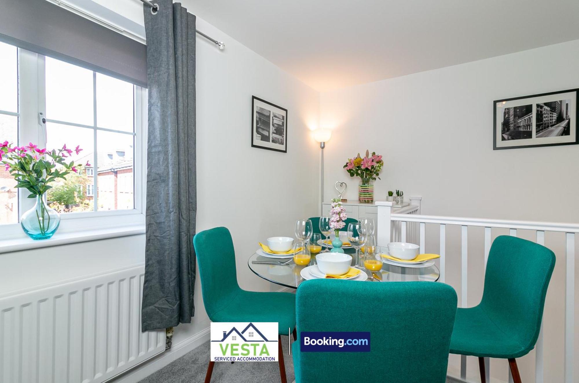 Three Bedroom Apartment By Vesta Serviced Accommodation & Short Lets Hatfield With Free Parking ภายนอก รูปภาพ