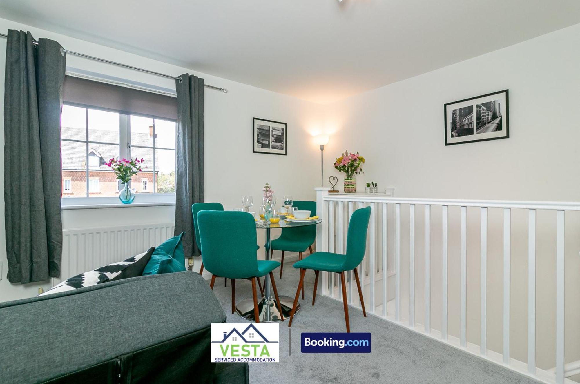 Three Bedroom Apartment By Vesta Serviced Accommodation & Short Lets Hatfield With Free Parking ภายนอก รูปภาพ