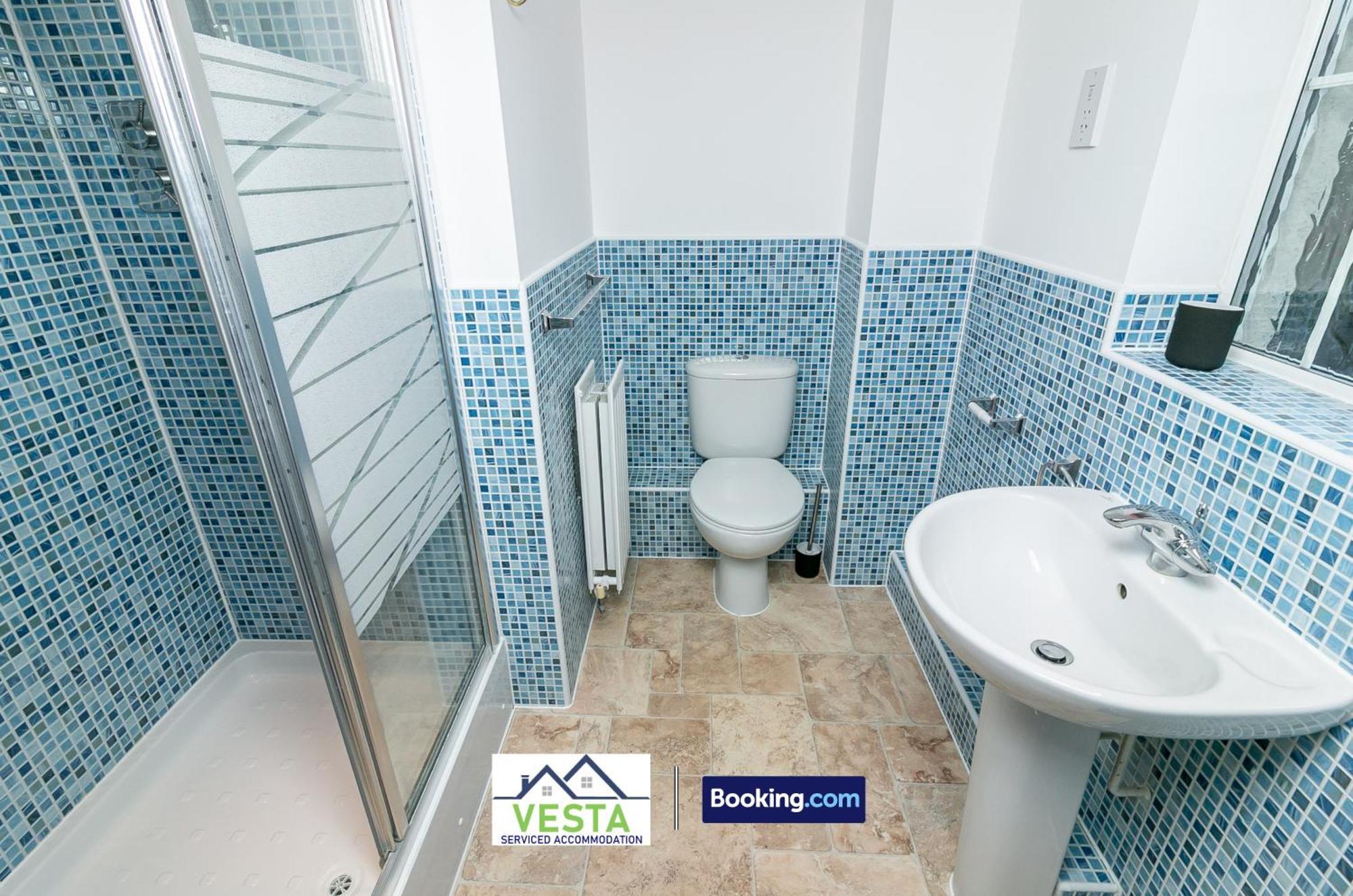 Three Bedroom Apartment By Vesta Serviced Accommodation & Short Lets Hatfield With Free Parking ภายนอก รูปภาพ