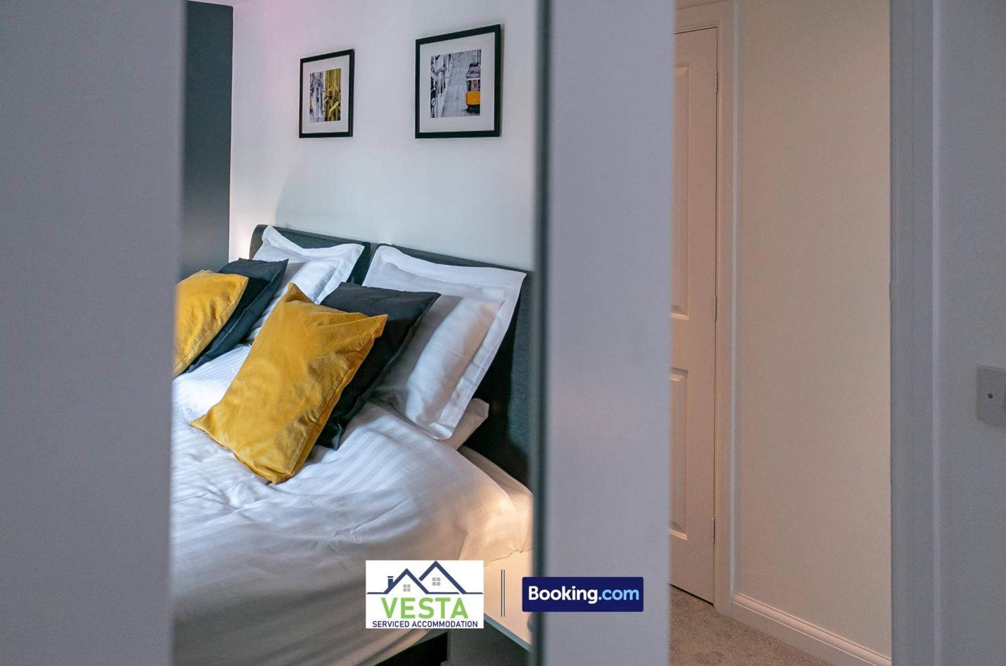 Three Bedroom Apartment By Vesta Serviced Accommodation & Short Lets Hatfield With Free Parking ภายนอก รูปภาพ