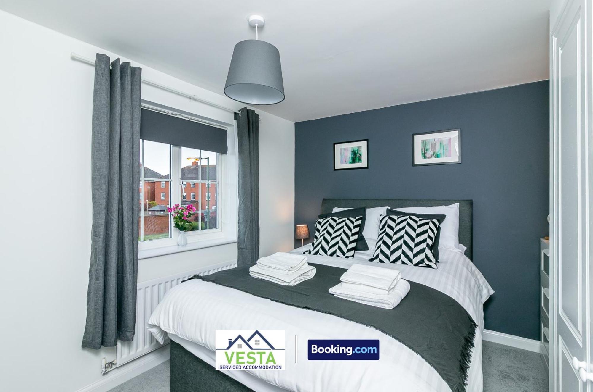 Three Bedroom Apartment By Vesta Serviced Accommodation & Short Lets Hatfield With Free Parking ภายนอก รูปภาพ