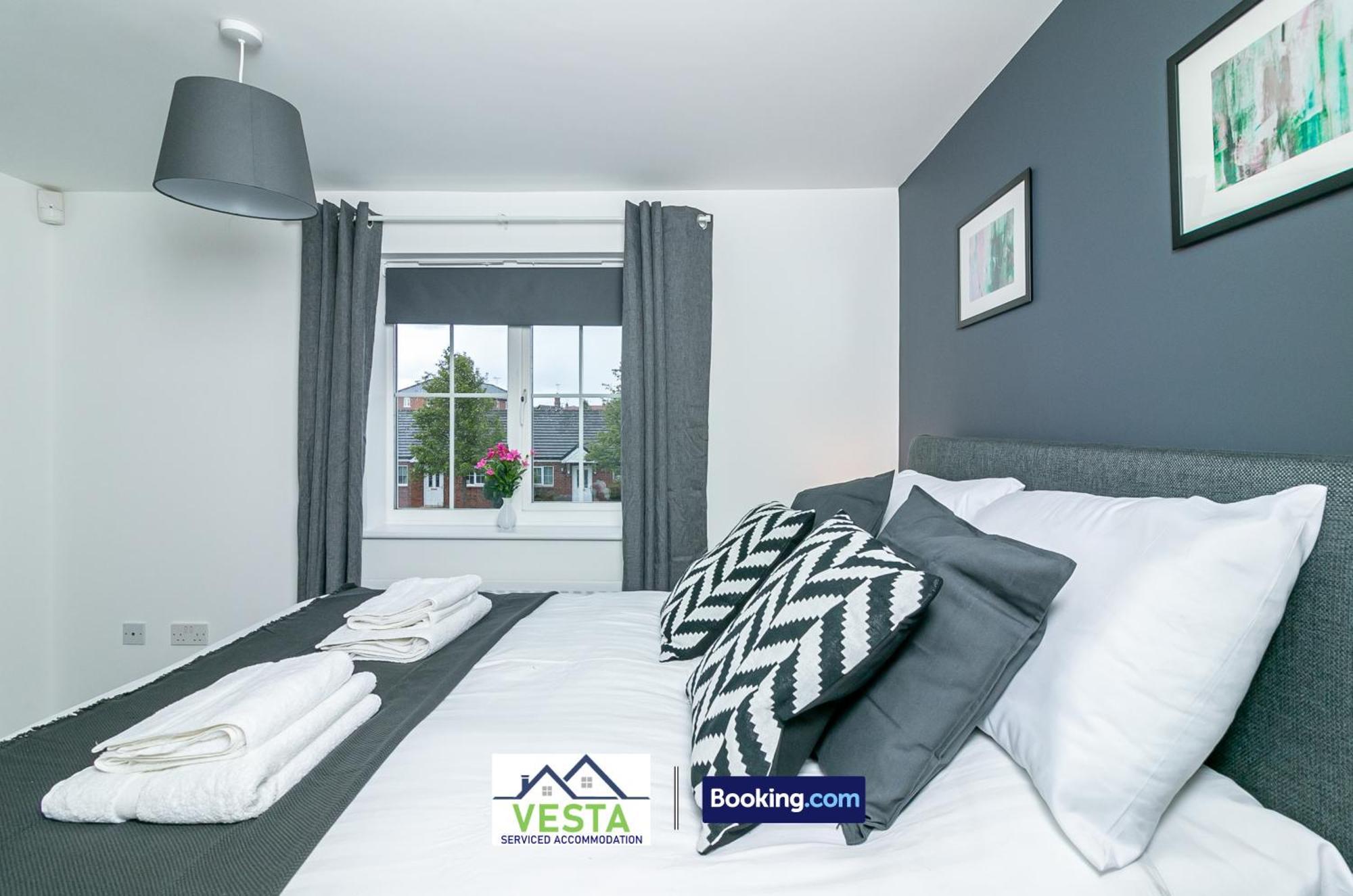 Three Bedroom Apartment By Vesta Serviced Accommodation & Short Lets Hatfield With Free Parking ภายนอก รูปภาพ