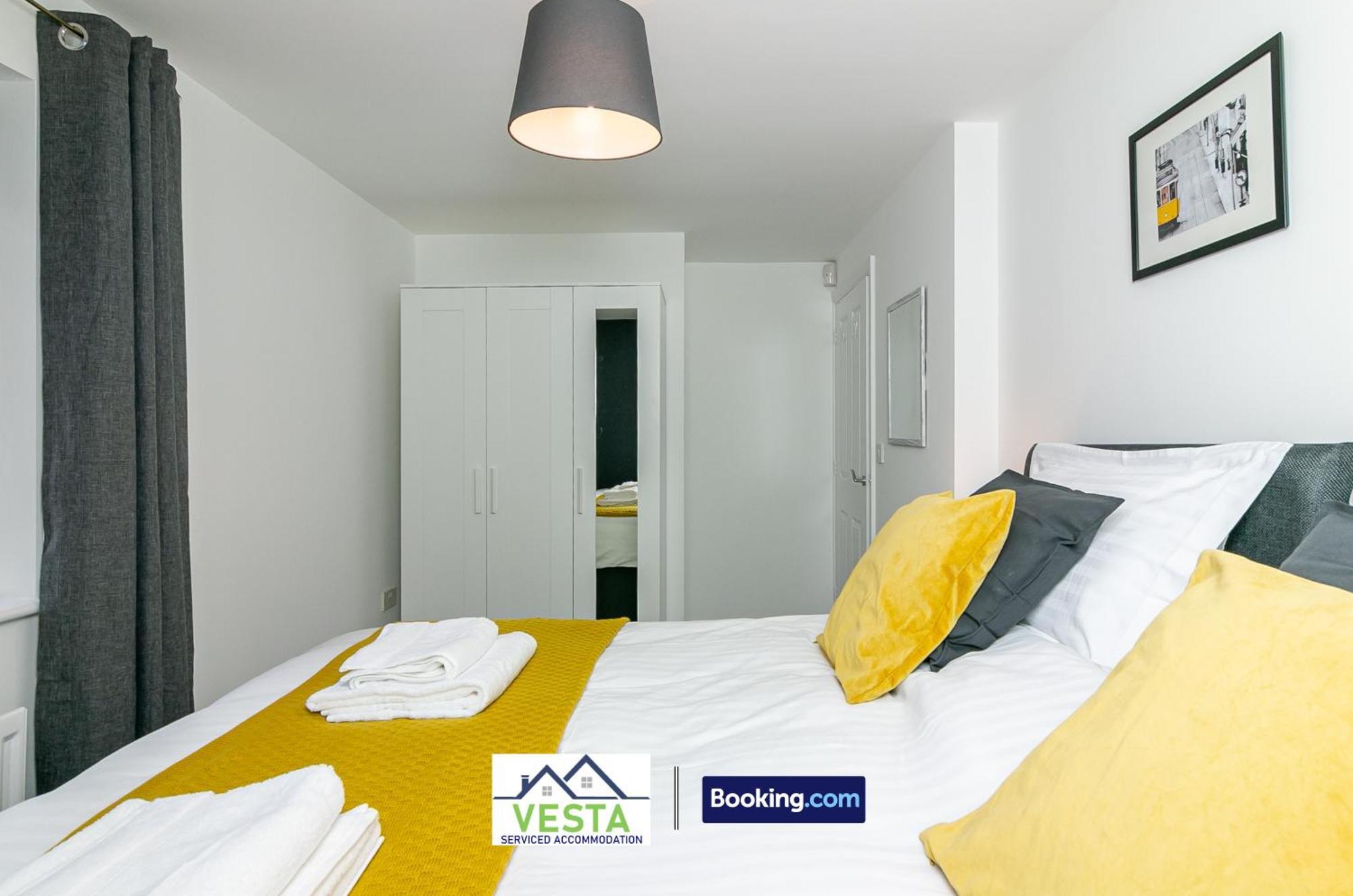 Three Bedroom Apartment By Vesta Serviced Accommodation & Short Lets Hatfield With Free Parking ภายนอก รูปภาพ