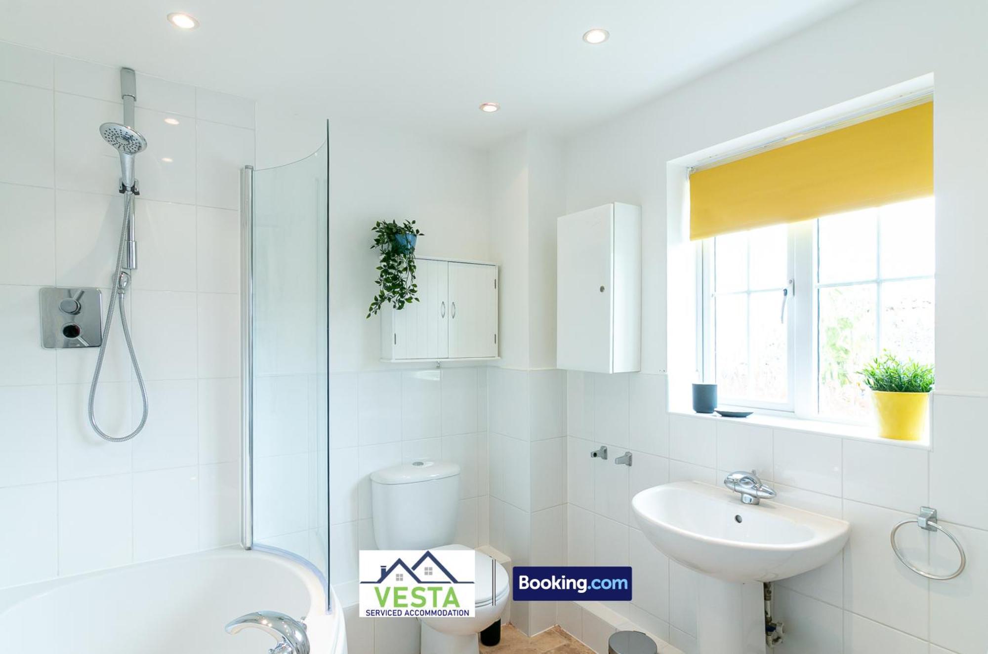 Three Bedroom Apartment By Vesta Serviced Accommodation & Short Lets Hatfield With Free Parking ภายนอก รูปภาพ
